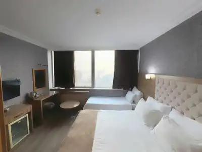 Lounge Boutique - 1