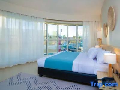 Redcon Suites - 171