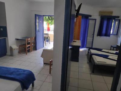 Leonidas Studios & Apartments - 36