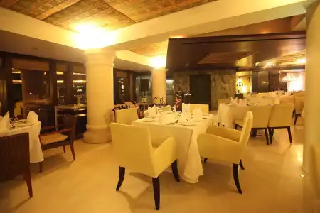 Peninsula Grand - 13
