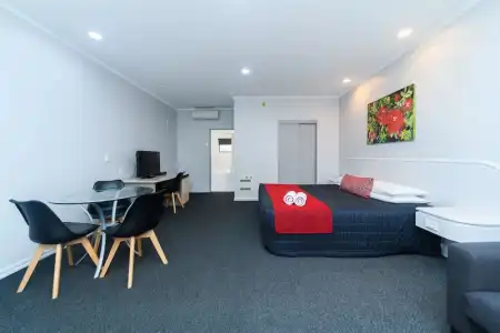 Aubyn Court Spa Motel - 66