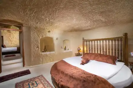 Romantic Cave - 138