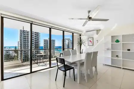Surfers Century Oceanside Apartments - 136