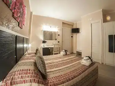 Albis Rooms Guest House - 77