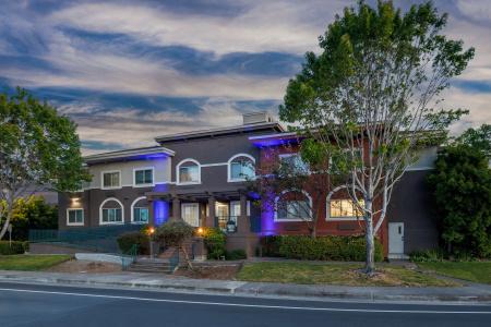 Holiday Inn Express & Suites Mountain View Silicon Valley by IHG - 45
