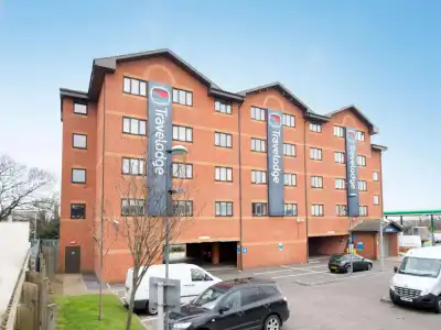 Travelodge London Park Royal - 17