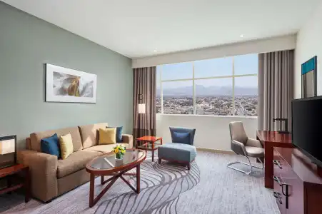 DoubleTree by Hilton - 6