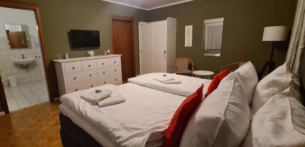 Schollers Restaurant & - 36