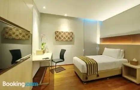 Ra Premiere Simatupang - 32