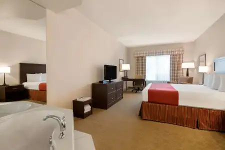 Country Inn & Suites by Radisson, Calgary-Northeast - 2