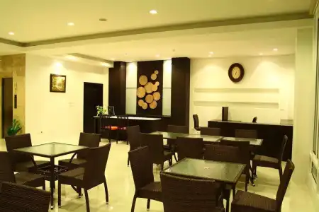 The White Pearl - 1
