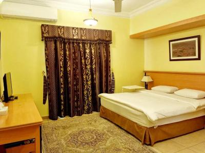 Muscat International - 40