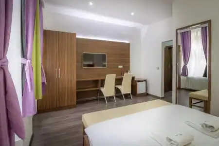 Central Park Residence Guest House - 42