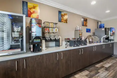 Best Western Airport Plaza – LAX Airport LA Stadium - 11