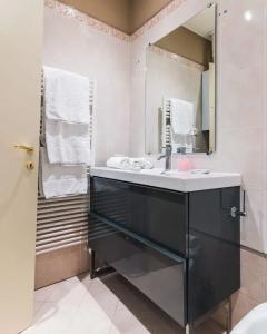 Palazzo Lion Morosini - Check in Presso Locanda Ai Santi Apostoli - 74