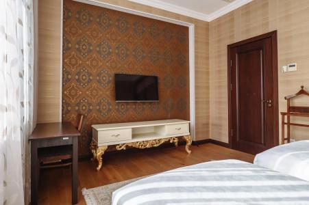 Monday Royal Apart - 192