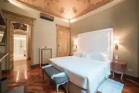 Royal Palace Luxury Suites & - 80