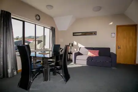 Allan Court Motel - 75
