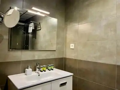 Feelathome Plaza Apartments - 7