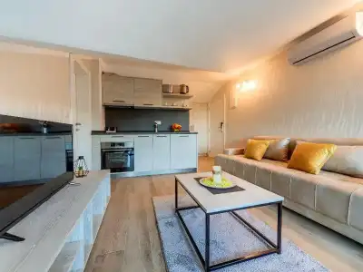 Luxury Apartments Queen - 51