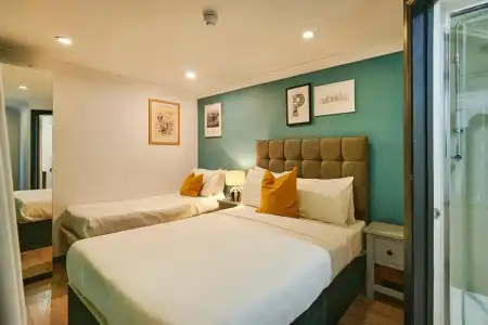 Huttons, Victoria London - 10