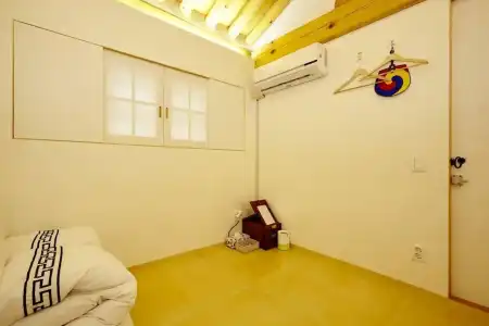 Hanok 24 Guesthouse Gyeongbokgung - 11
