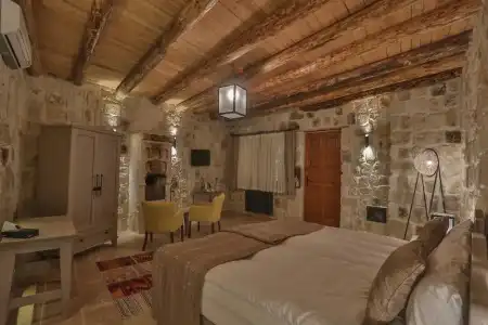 Acropolis Cave Suite - 50