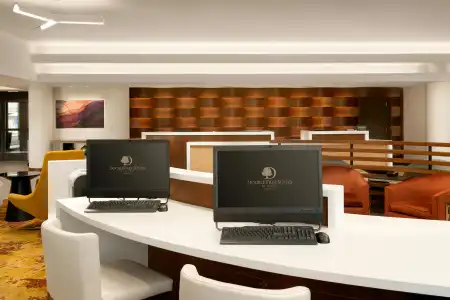 DoubleTree Suites by Hilton Phoenix - 38