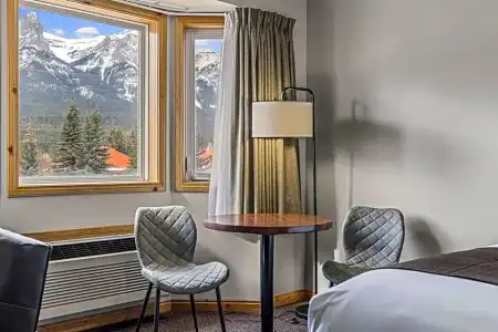 Canmore Rocky Mountain Inn - 14