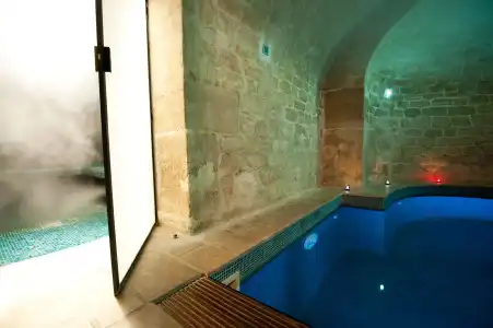 L'Hotel - 12