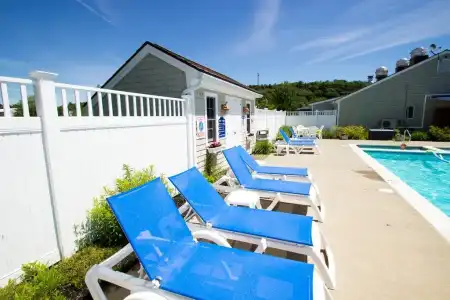Flagship Inn and Suites - 6