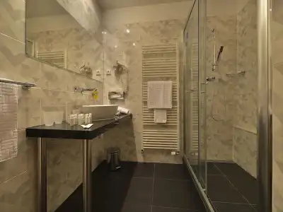 Ramada by Wyndham Airport - 34
