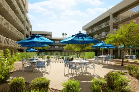 DoubleTree Suites by Hilton Phoenix - 35