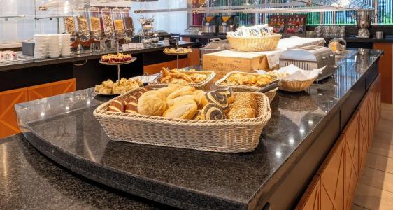 PLAZA Premium Köln - 13