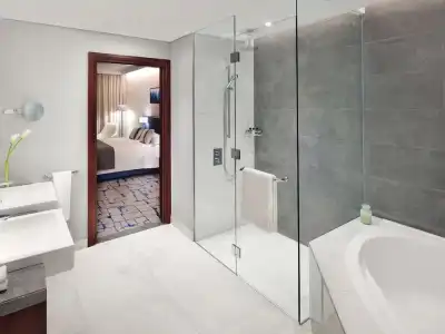 Mövenpick & Apartments Bur Dubai - 52