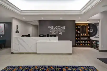 Hampton Inn NY-JFK - 13