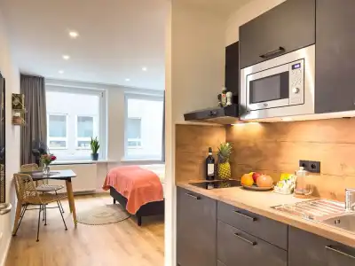 Melter & Apartments - a Neighborhood - 115
