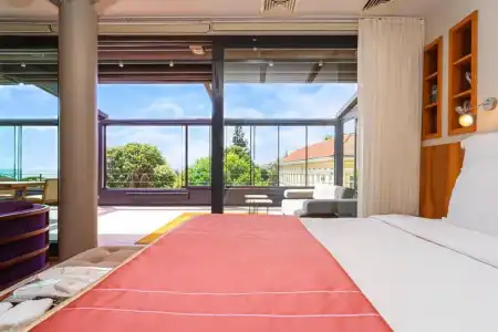 Tomtom Suites - 63