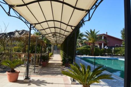 Unico Serrone Palace - 11