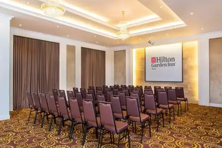 Hilton Garden Inn Hanoi - 14