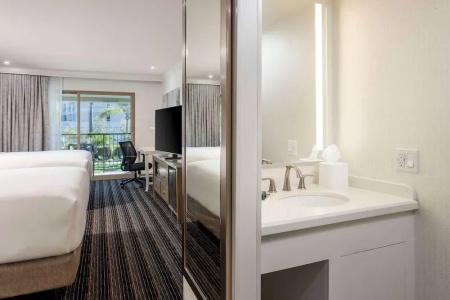 DoubleTree by Hilton San Diego Bayside - 78