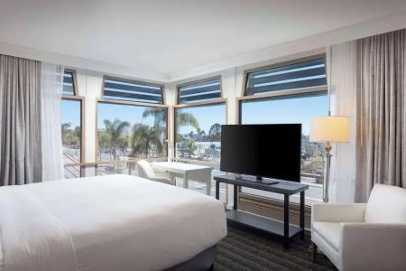 DoubleTree by Hilton San Diego Bayside - 132