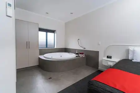 Aubyn Court Spa Motel - 153
