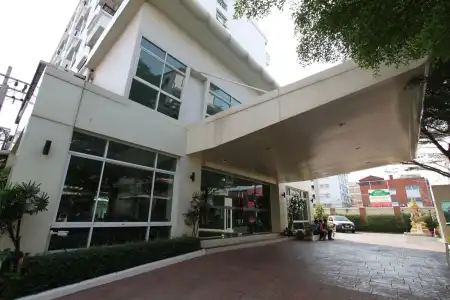 The Royal Bee Apart - 13