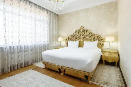 Monday Royal Apart - 201