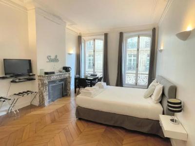 Paris Square - 69