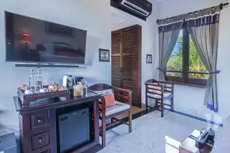 Mane Boutique & Spa - 51