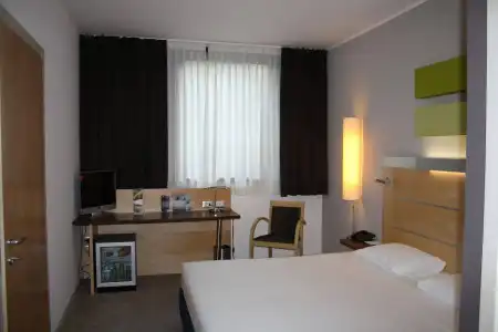 Puccini Milan, Tapestry Collection by Hilton - 23