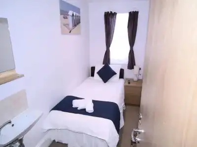 The Kelvin Guest House - 10