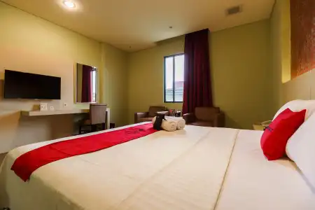 RedDoorz Plus near Ancol - 33